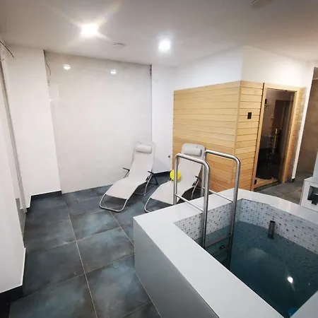 Apartahotel Family Cernice 4*